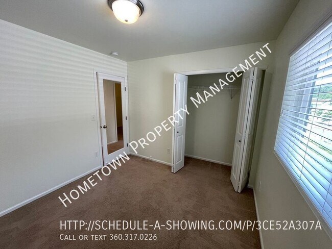 Foto del edificio - Beautiful 5 bedroom 3 bath home with offic...