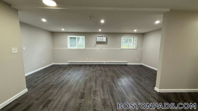Foto del edificio - 310 Thompson Rd