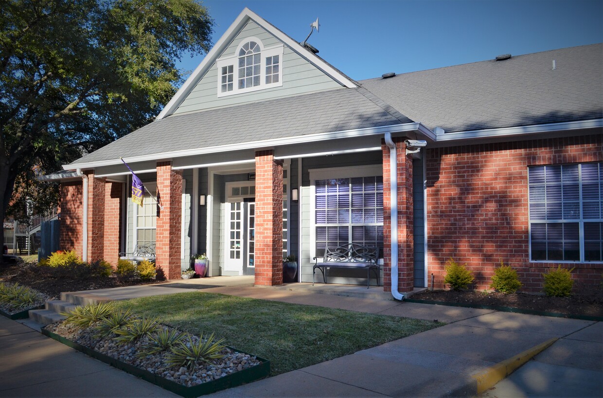 Foto principal - Pilots Pointe Apartments