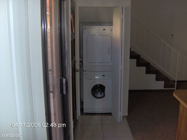 Building Photo - 1 br, 1.5 bath Townhome - 675 Pepper Tree Cir