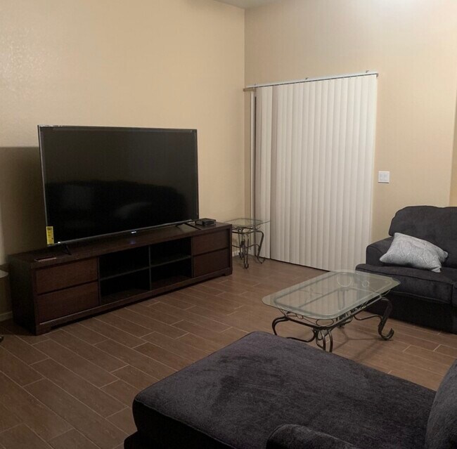 Foto del edificio - 356 N 169th Ave