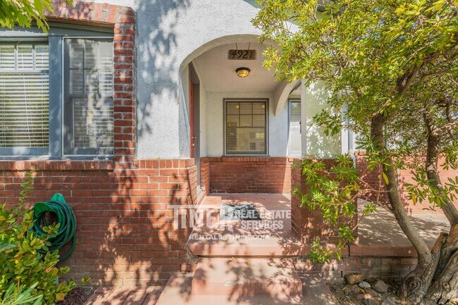Building Photo - Charming 2 Bedroom West Tahoe Park Home Ne...