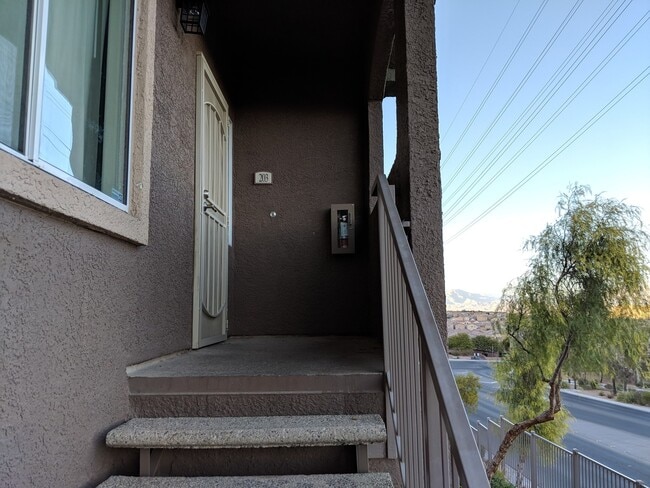 Foto del edificio - 3504 Desert Cliff St