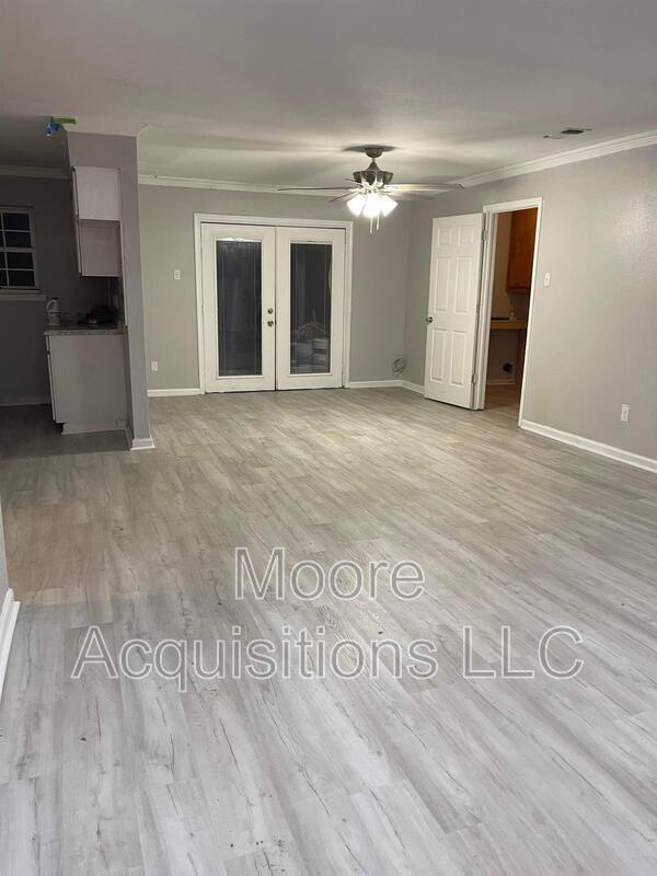 Building Photo - 302 Kansas St