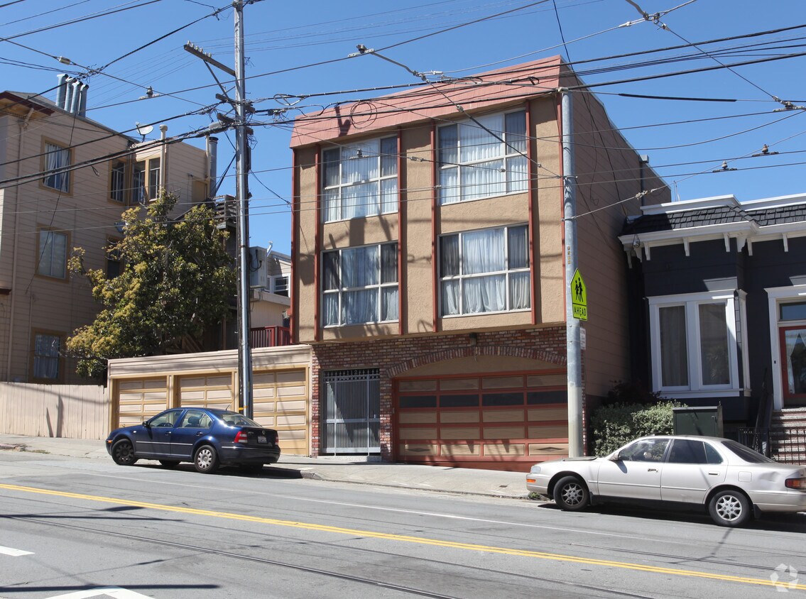 Building Photo - 112 30th St