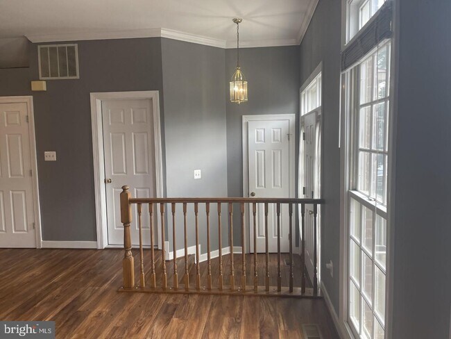 Building Photo - 46606 Lynnhaven Square