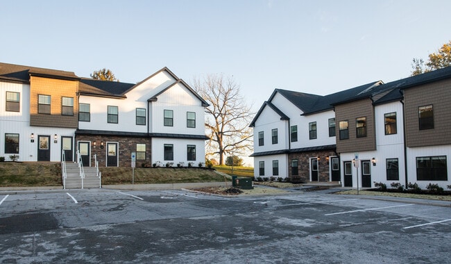 Building Photo - 17 S Main St