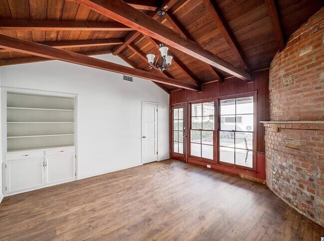 Building Photo - 1601 Riverside Dr