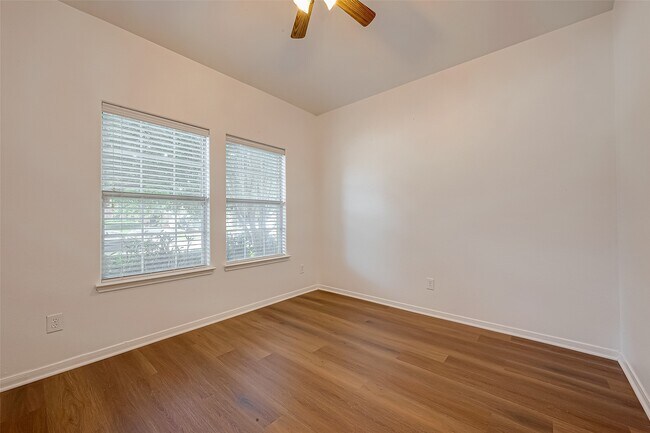 Foto del edificio - 502 Stream Mill Ln