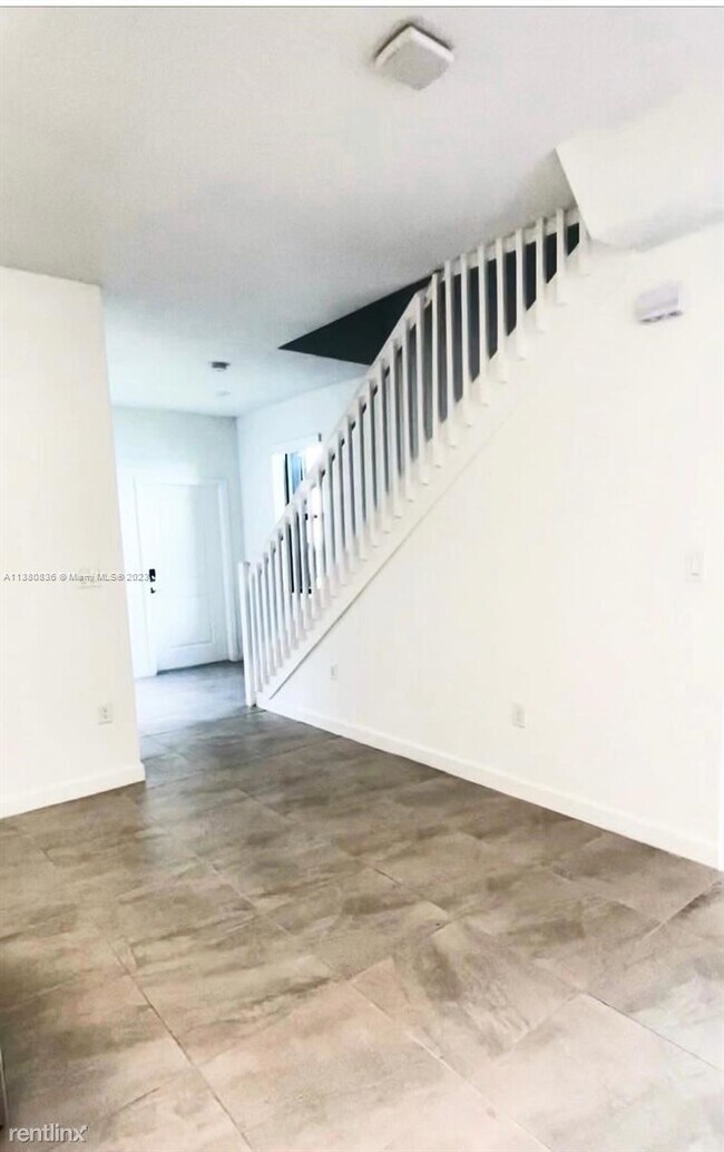 Building Photo - 3 br, 3 bath House - 334 NE 208th Ter # 208
