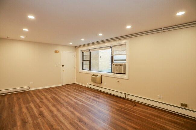 Building Photo - 9020 Lamon Ave