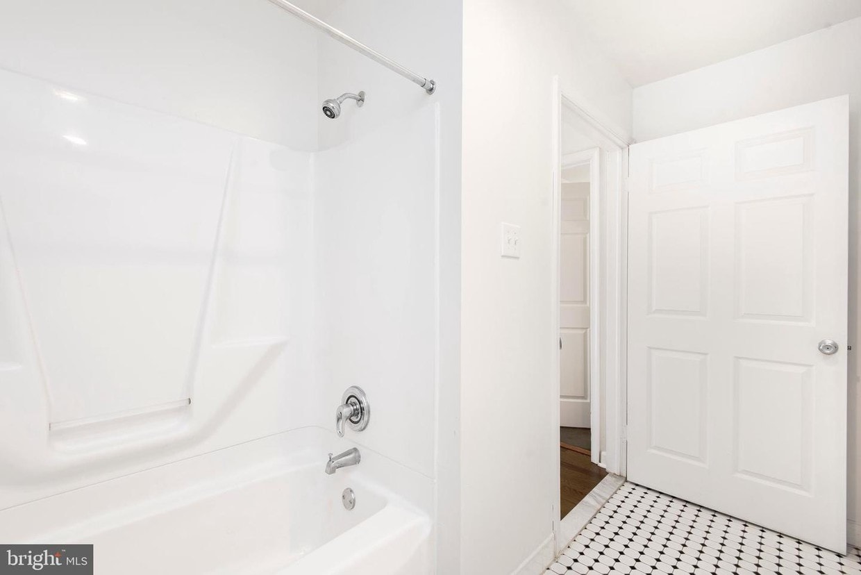 Primary Photo - 1220 Sansom St
