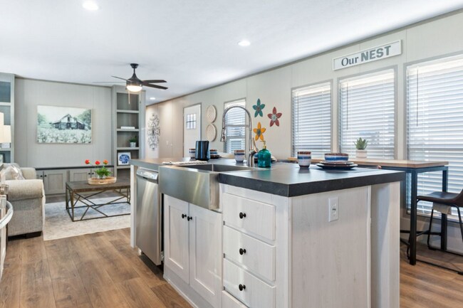 Foto del edificio - 10118 Falvey Lk Ln