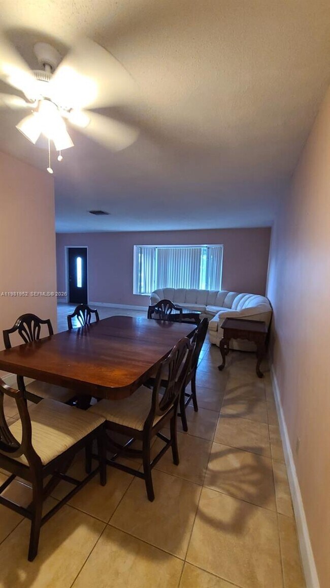 Foto del edificio - 6808 NW 75th St