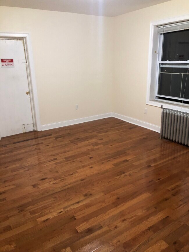 Foto del edificio - 125 Corbin Ave