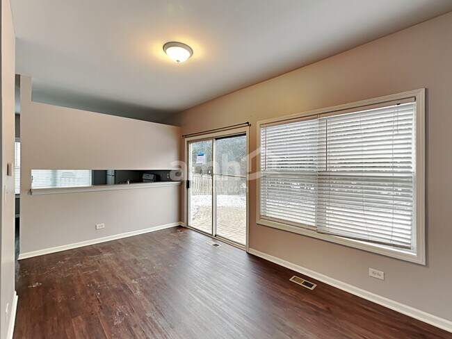 Foto del edificio - 2417 Deerfield Dr