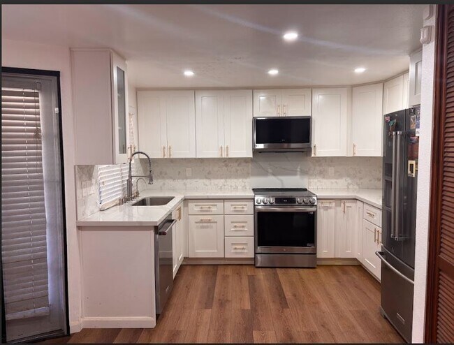 Foto del edificio - 17555 Ashburton Rd