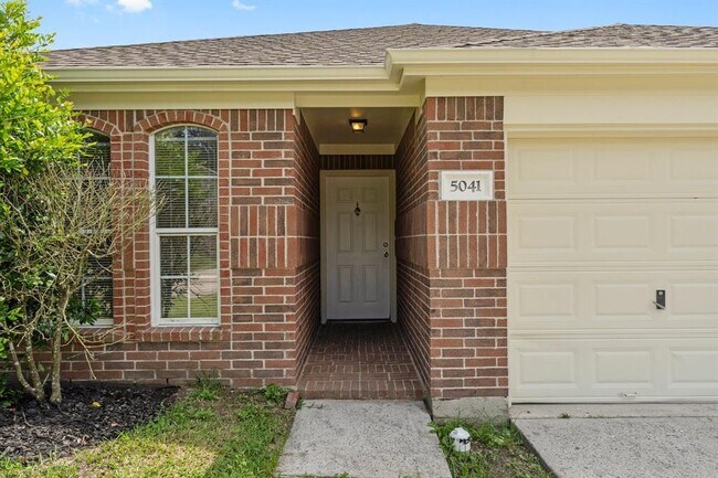Foto del edificio - 5041 Willow Point Dr