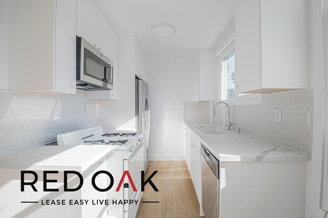 Building Photo - 1000 N Curson Ave