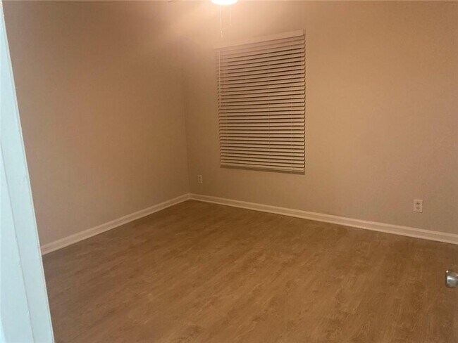 Foto del edificio - 6368 Baker Ct