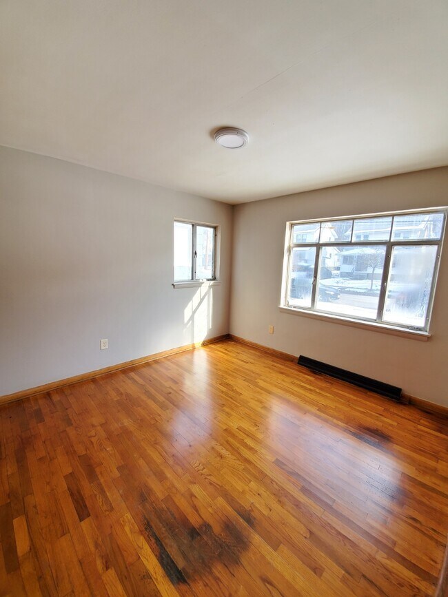 Building Photo - Three bedroom two bathroom home for rent