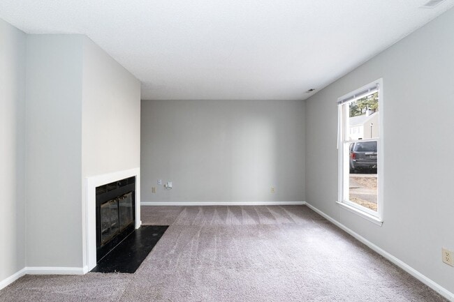 Building Photo - Move In Ready Two Bedroom Home!