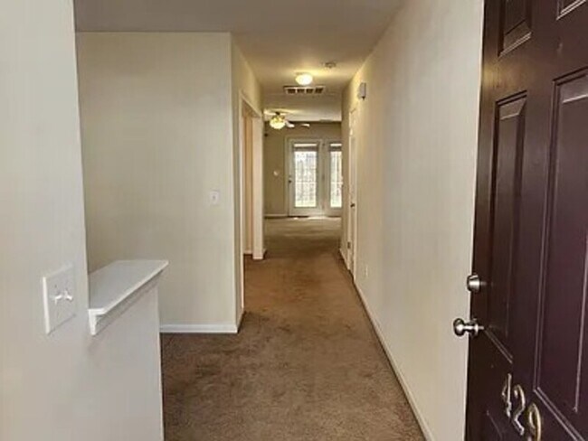 Foto del edificio - 429 Buttonbush Ct