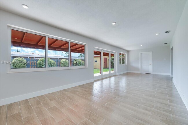 Foto del edificio - 8952 SW 10th Ter