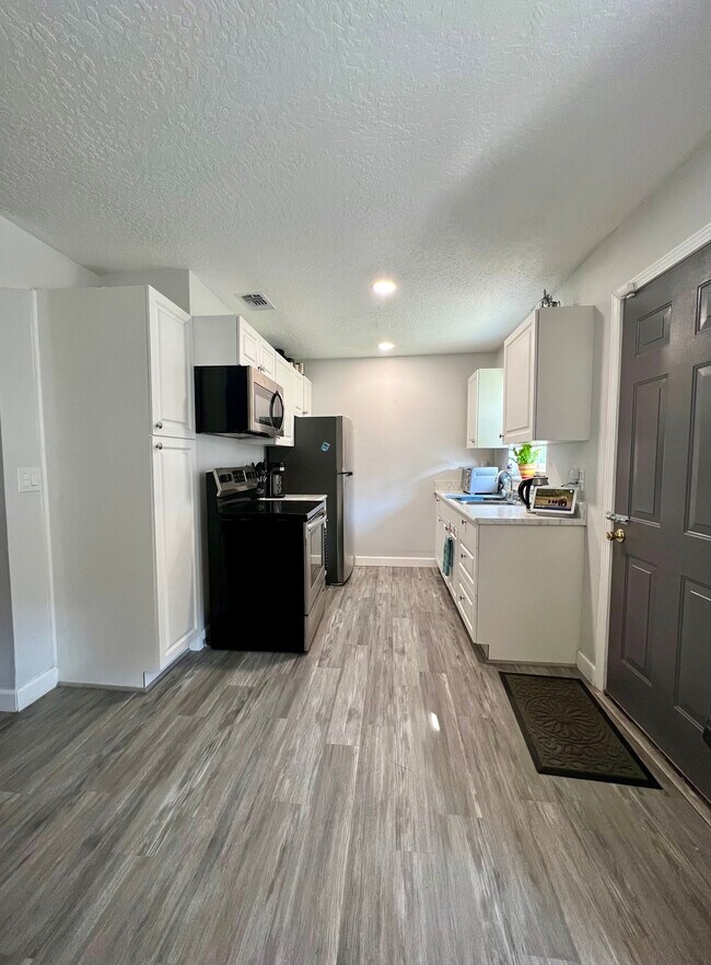 Foto del edificio - 905 Poplar Ln