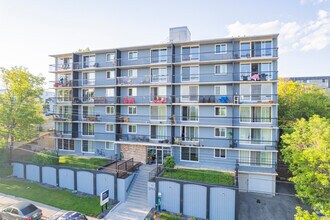 Building Photo - Hillcrest Ridge