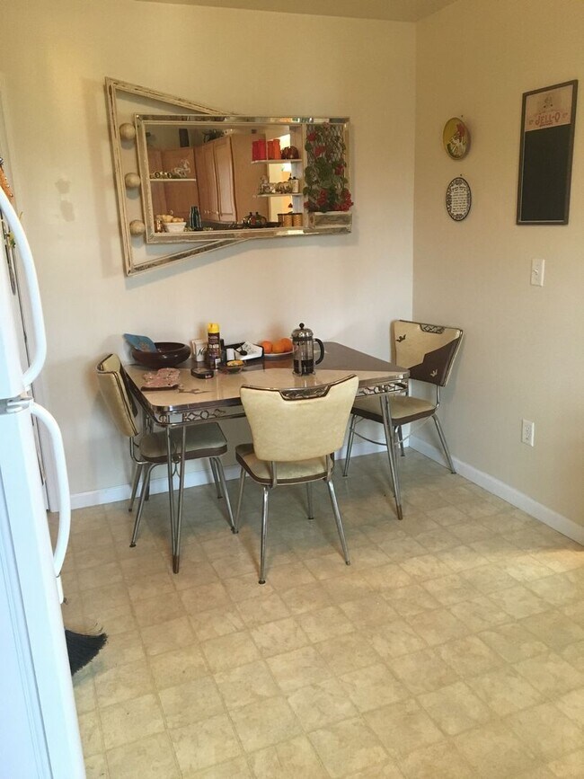 Foto del edificio - Luxury 3 bedroom 2.5 bedroom townhouse ava...