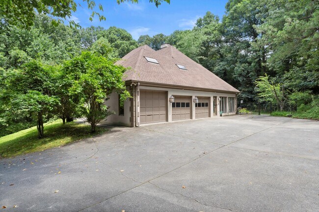 Foto del edificio - 5785 Northside Dr