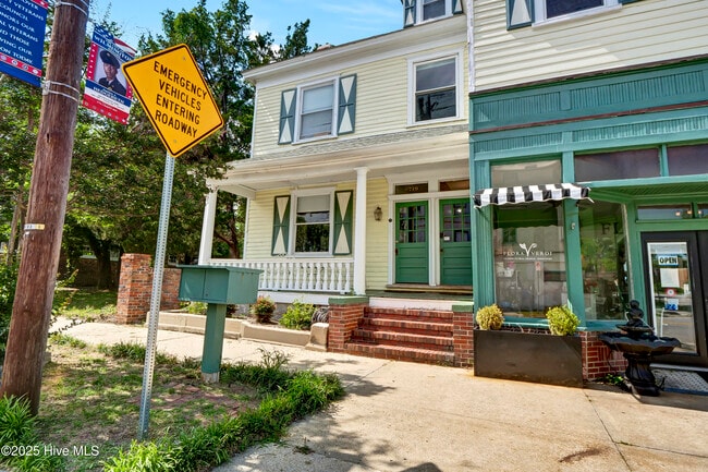 Building Photo - 727 Princess St