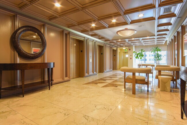 Foto del edificio - 251 Crandon Blvd
