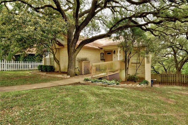 Building Photo - 1920 Holly Hill Dr