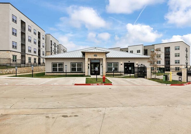 Building Photo - Walnut Springs