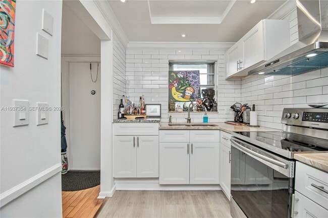 Foto del edificio - 1638 Embassy Dr