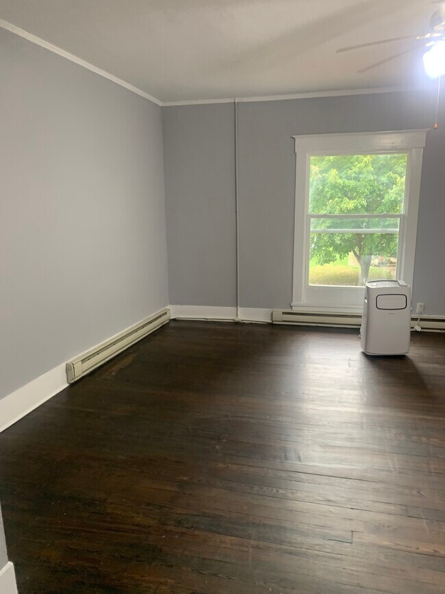 Living room - 276 E 6th St