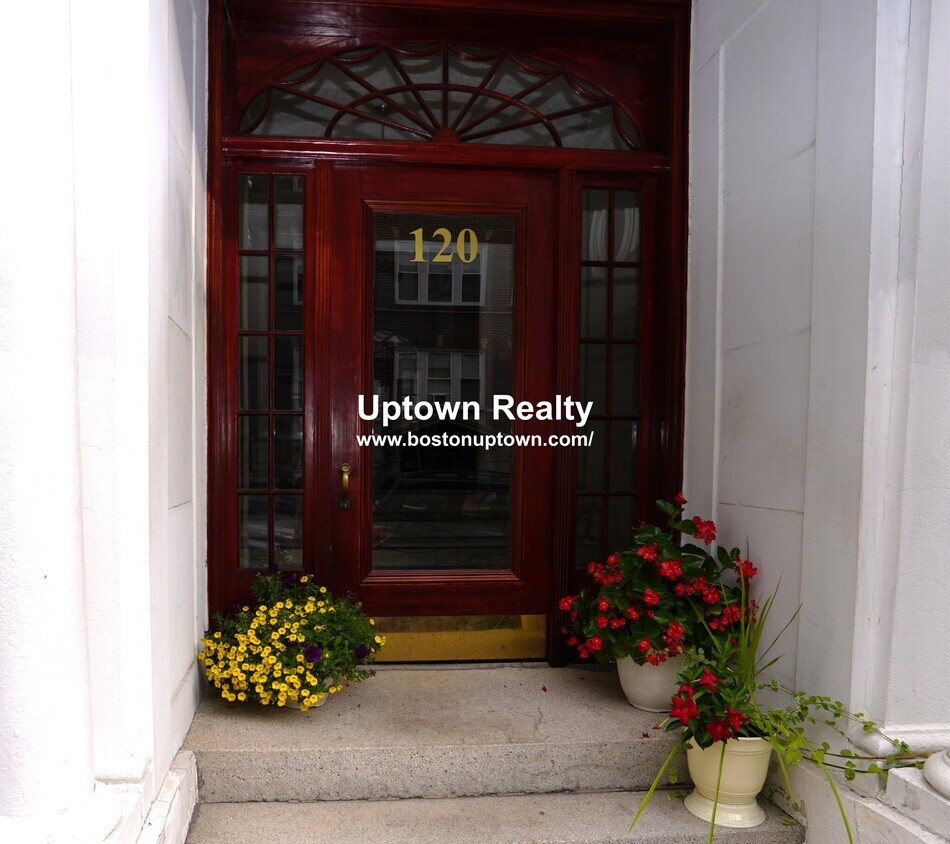 Primary Photo - 120 Sutherland Rd