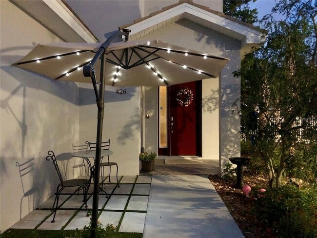 Foto del edificio - 426 Birdsong Ln
