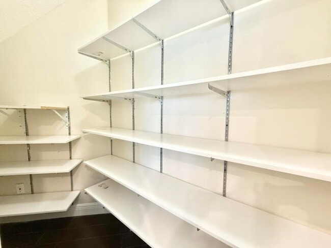 Building Photo - 12902 Hyland Cir