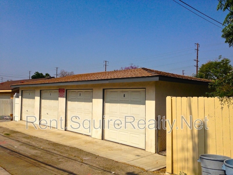 Building Photo - 840 N Angeleno Ave
