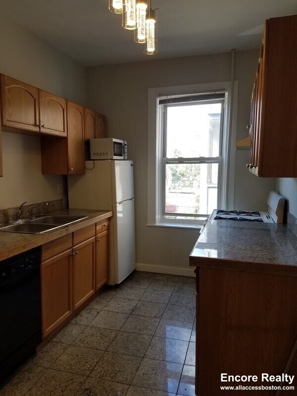 Foto del edificio - 8 Farrington Ave