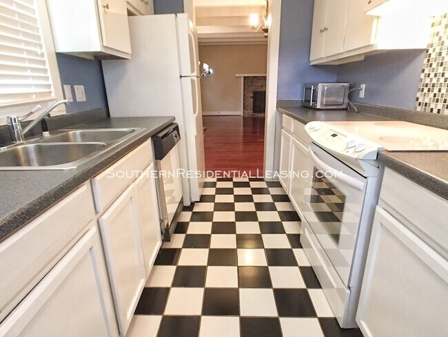 Foto del edificio - Downtown Pensacola 2BD/2.5BA - Coming Soon!
