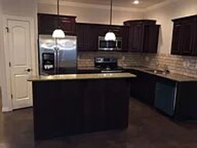 Building Photo - Cozy home in the coveted Sunbridge Villas ...