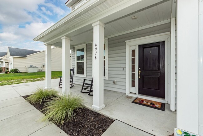 Photo - 4 Bedroom, 2.5 Bathroom Home in St John's Lake - Johns Island
