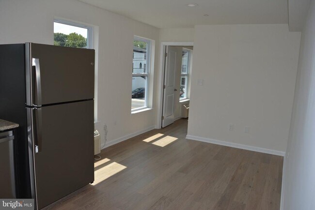 Foto del edificio - 7631 Ridge Ave