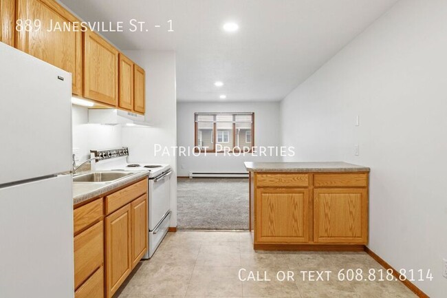 Foto del edificio - 1 BEDROOM/ 1 BATH APARTMENT IN OREGON, WI