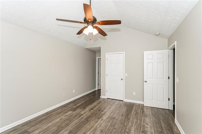 Building Photo - 331 S Red Oak Way