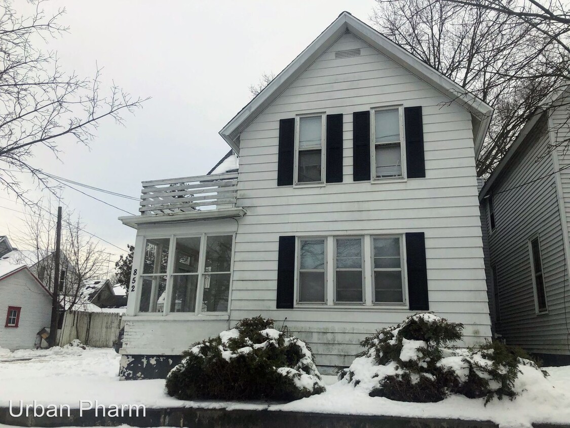 Primary Photo - 852 11th St NW